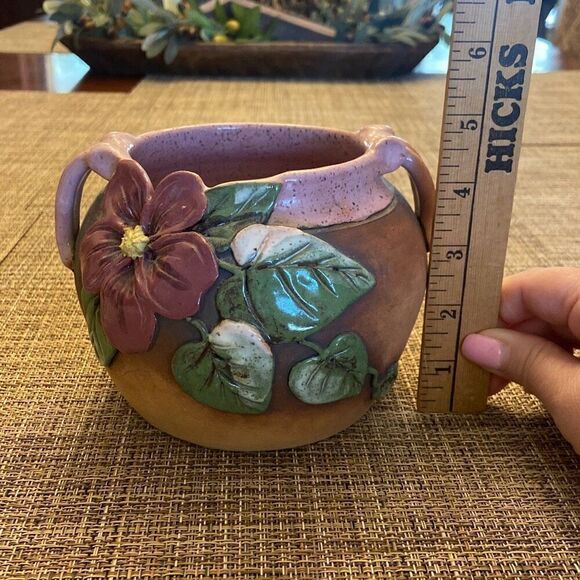 Vintage Signed Old Patagonia 1989 Crock Vase Pottery w/ Applied Flowers Leaves - Picture 11 of 12